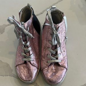 Kidpik size 5 high top sneaker